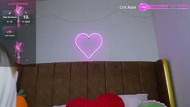 Snapshot of laybunny1 chatting on 09/17/25, 10:33 laybunny1 online show from 09/17/25, 10:33