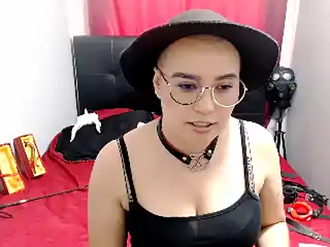 Snapshot of TamySweetness chatting on 12/23/24, 07:20 TamySweetness online show from 12/23/24, 07:20