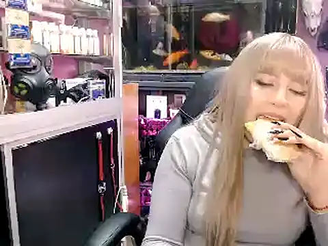 Snapshot of TamySweetness chatting on 02/21/25, 03:10 TamySweetness online show from 02/21/25, 03:10