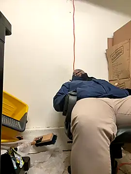 Snapshot of africandickxxl chatting on 09/29/25, 03:17 africandickxxl online show from 09/29/25, 03:17