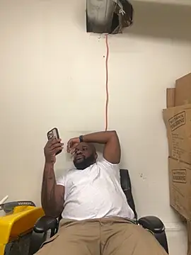 Snapshot of africandickxxl chatting on 11/30/25, 06:23 africandickxxl online show from 11/30/25, 06:23