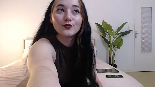 Crystal-dreamt online show from 12/17/24, 09:28
