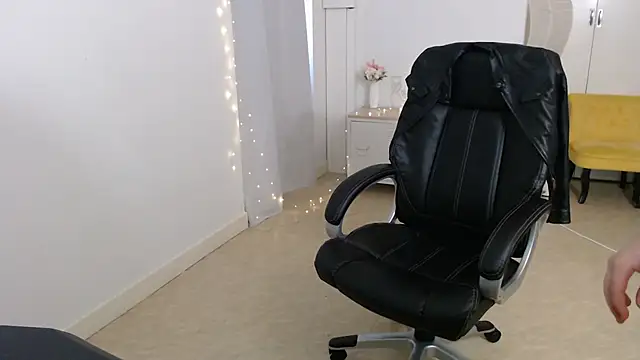 Crystal-dreamt online show from 10/10/25, 09:19