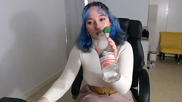 Snapshot of Crystal-dreamt chatting on 11/03/25, 10:16 Crystal-dreamt online show from 11/03/25, 10:16