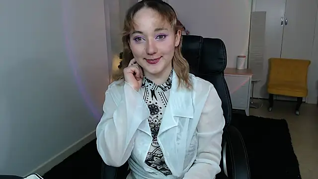 Snapshot of Crystal-dreamt chatting on 12/14/25, 09:25 Crystal-dreamt online show from 12/14/25, 09:25