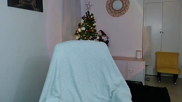 Snapshot of Crystal-dreamt chatting on 12/18/25, 09:48 Crystal-dreamt online show from 12/18/25, 09:48