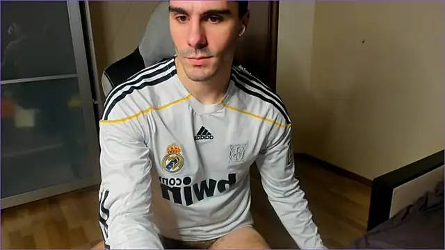 Snapshot of sam_huston chatting on 11/04/25, 10:31 sam huston online show from 11/04/25, 10:31