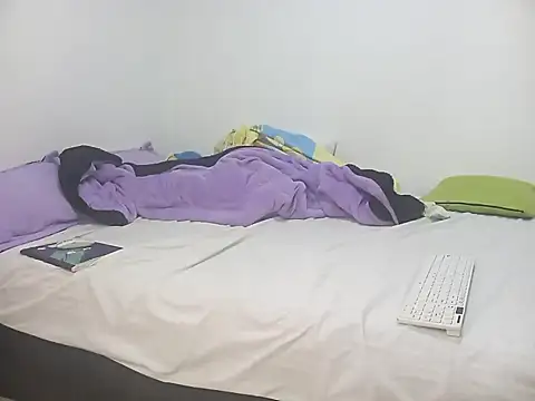 Snapshot of danidiazto2023 chatting on 02/13/25, 08:03 danidiazto2023 online show from 02/13/25, 08:03