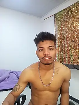 Snapshot of danidiazto2023 chatting on 02/18/25, 12:04 danidiazto2023 online show from 02/18/25, 12:04