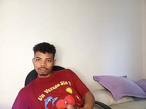 Snapshot of danidiazto2023 chatting on 02/18/25, 10:47 danidiazto2023 online show from 02/18/25, 10:47