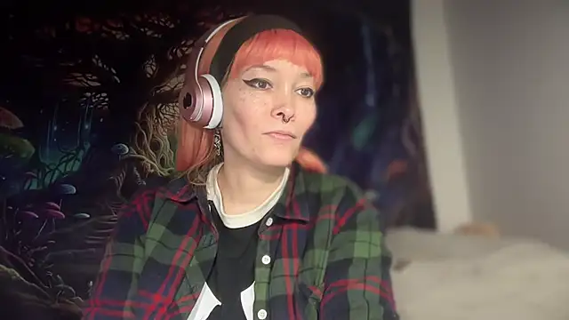 Snapshot of FRRANNKIE chatting on 12/16/25, 12:10 FRRANNKIE online show from 12/16/25, 12:10