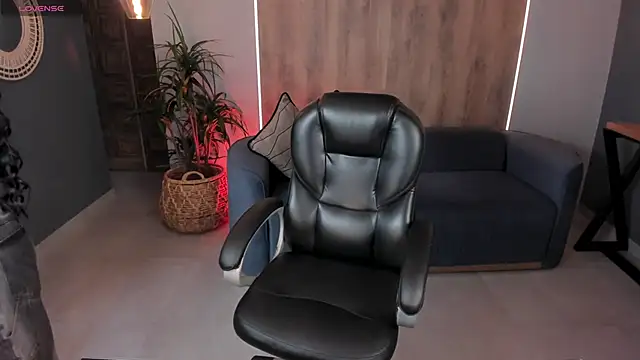 Snapshot of MileyCruz_ chatting on 09/13/25, 07:35 MileyCruz online show from 09/13/25, 07:35