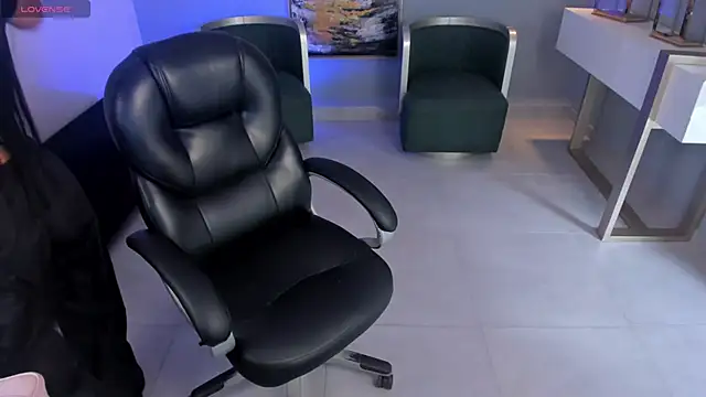 Snapshot of MileyCruz_ chatting on 09/15/25, 07:36 MileyCruz online show from 09/15/25, 07:36