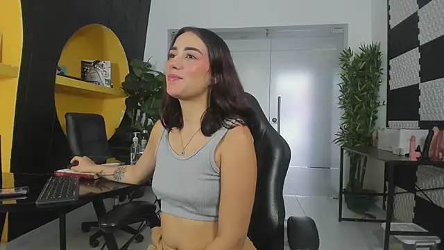 LucianaCarter online show from 01/22/25, 04:02