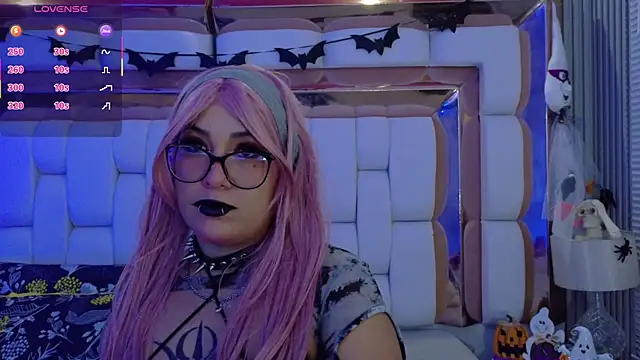 valkiria moore online show from 10/10/25, 07:57