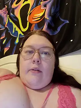 Snapshot of Sexycurvyemilyy chatting on 12/16/25, 09:31 Sexycurvyemilyy online show from 12/16/25, 09:31