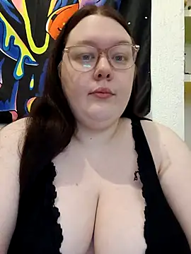 Snapshot of Sexycurvyemilyy chatting on 01/31/26, 09:13 Sexycurvyemilyy online show from 01/31/26, 09:13