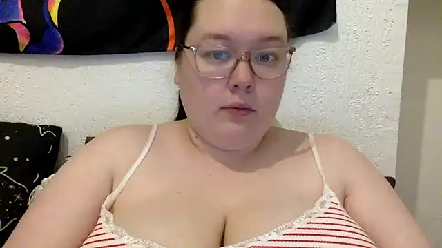 Snapshot of Sexycurvyemilyy chatting on 02/06/26, 08:45 Sexycurvyemilyy online show from 02/06/26, 08:45