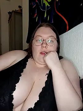 Snapshot of Sexycurvyemilyy chatting on 02/28/26, 09:49 Sexycurvyemilyy online show from 02/28/26, 09:49