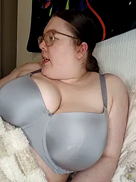 Snapshot of Sexycurvyemilyy chatting on 03/05/26, 09:22 Sexycurvyemilyy online show from 03/05/26, 09:22
