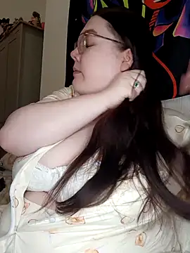 Snapshot of Sexycurvyemilyy chatting on 03/15/26, 09:10 Sexycurvyemilyy online show from 03/15/26, 09:10
