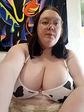 Snapshot of Sexycurvyemilyy chatting on 04/11/26, 08:02 Sexycurvyemilyy online show from 04/11/26, 08:02