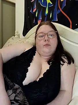 Snapshot of Sexycurvyemilyy chatting on 04/16/26, 09:39 Sexycurvyemilyy online show from 04/16/26, 09:39