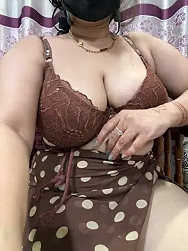 Snapshot of Sexybomb33 chatting on 11/07/25, 09:15 Sexybomb33 online show from 11/07/25, 09:15