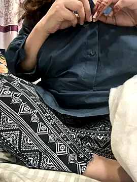 Snapshot of Sexybomb33 chatting on 12/02/25, 02:01 Sexybomb33 online show from 12/02/25, 02:01