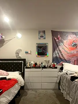 Snapshot of DominiqueX0 chatting on 09/28/25, 06:57 DominiqueX0 online show from 09/28/25, 06:57