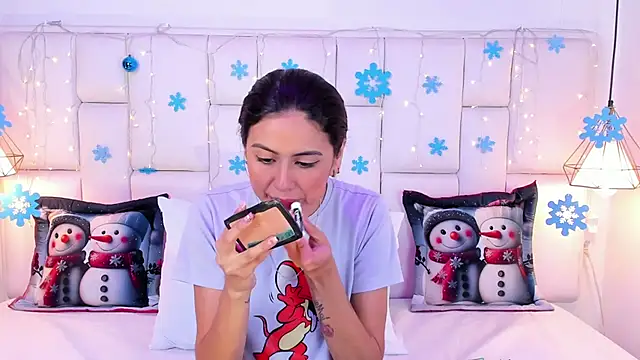 SarahSophia  online show from 12/19/24, 11:39