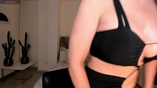 Snapshot of SunnyRivers chatting on 09/18/25, 06:54 SunnyRivers online show from 09/18/25, 06:54