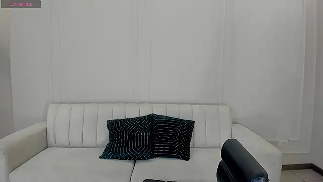 Snapshot of SunnyRivers chatting on 10/25/25, 11:07 SunnyRivers online show from 10/25/25, 11:07