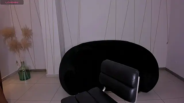 Snapshot of SunnyRivers chatting on 12/04/25, 03:32 SunnyRivers online show from 12/04/25, 03:32