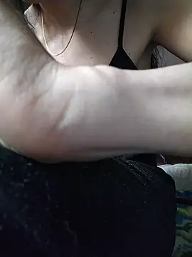 Snapshot of LissaThompsom chatting on 11/30/25, 09:30 LissaThompsom online show from 11/30/25, 09:30