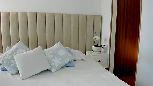 Snapshot of dara__ chatting on 12/08/24, 07:54 dara online show from 12/08/24, 07:54