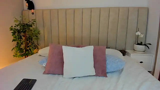 Snapshot of dara__ chatting on 01/15/25, 01:12 dara online show from 01/15/25, 01:12