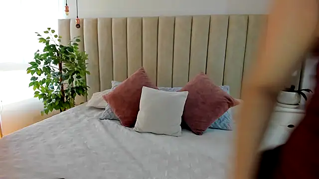 Snapshot of dara__ chatting on 01/15/25, 08:48 dara online show from 01/15/25, 08:48