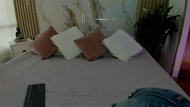 Snapshot of dara__ chatting on 10/26/25, 06:25 dara online show from 10/26/25, 06:25