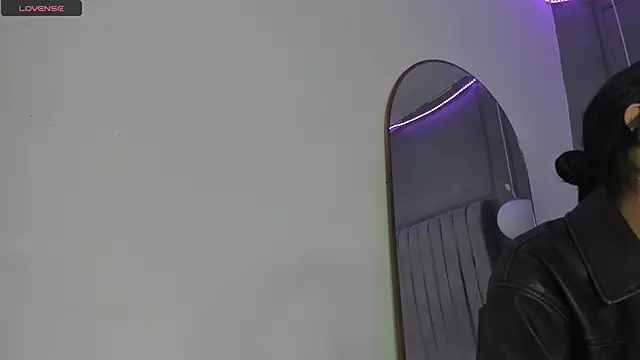 Snapshot of AmyOlimpo chatting on 02/15/25, 01:10 AmyOlimpo online show from 02/15/25, 01:10