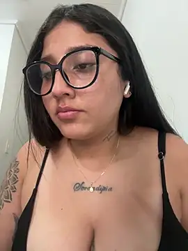 Snapshot of croftsmila chatting on 10/31/25, 09:16 croftsmila online show from 10/31/25, 09:16