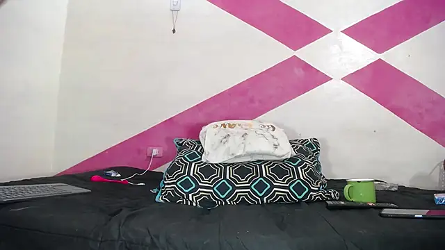 Snapshot of MIA_luxce29 chatting on 01/31/25, 04:14 MIA luxce29 online show from 01/31/25, 04:14