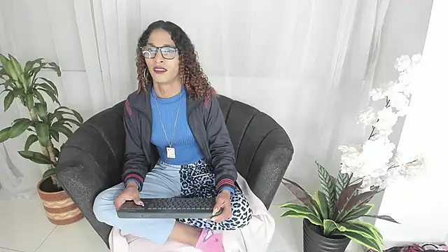 StefanyMiler online show from 12/29/24, 06:56