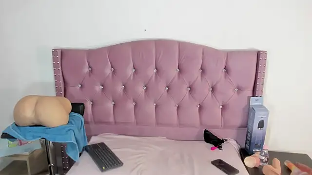 Snapshot of StefanyMiler chatting on 11/25/25, 08:20 StefanyMiler online show from 11/25/25, 08:20