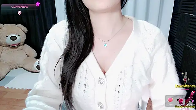 Snapshot of Su_rosie chatting on 12/14/25, 02:44 Su rosie online show from 12/14/25, 02:44