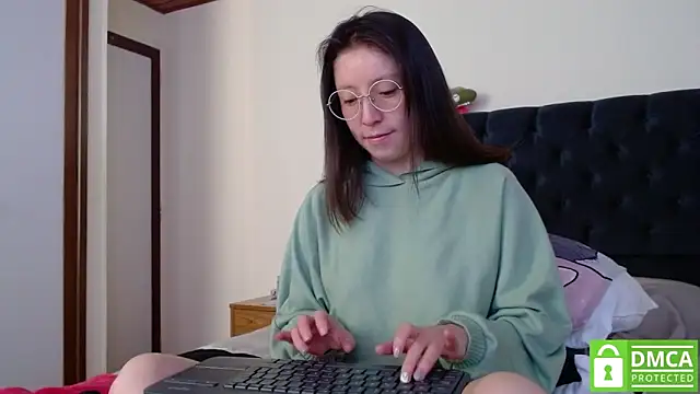 Sophi Cute online show from 12/22/24, 12:49