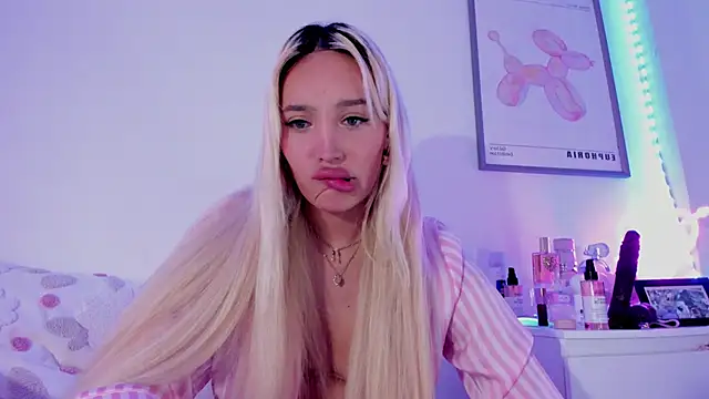 Snapshot of _viioletweekend_ chatting on 03/10/25, 12:07 viioletweekend online show from 03/10/25, 12:07