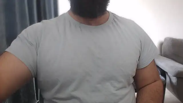 Snapshot of hugemachohandsome chatting on 09/28/25, 10:42 hugemachohandsome online show from 09/28/25, 10:42