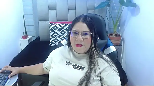 evelin zaens online show from 06/24/26, 03:49