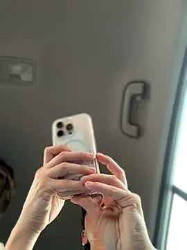 Snapshot of MessyNastyQueen chatting on 10/05/25, 05:22 MessyNastyQueen online show from 10/05/25, 05:22